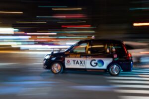 タクシーサイネージ広告とは？特徴やメリット・デメリットを解説