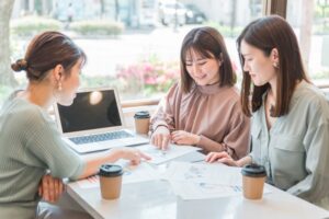 習い事チラシ作成術！基本知識や反応率を上げる7つの秘訣、作成費用まで解説